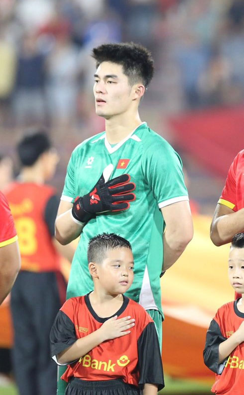 Thủ môn Trần Trung Kiên của U22 Việt Nam bất ngờ trở thành "nam thần" trong mắt người Thái - Ảnh 4.