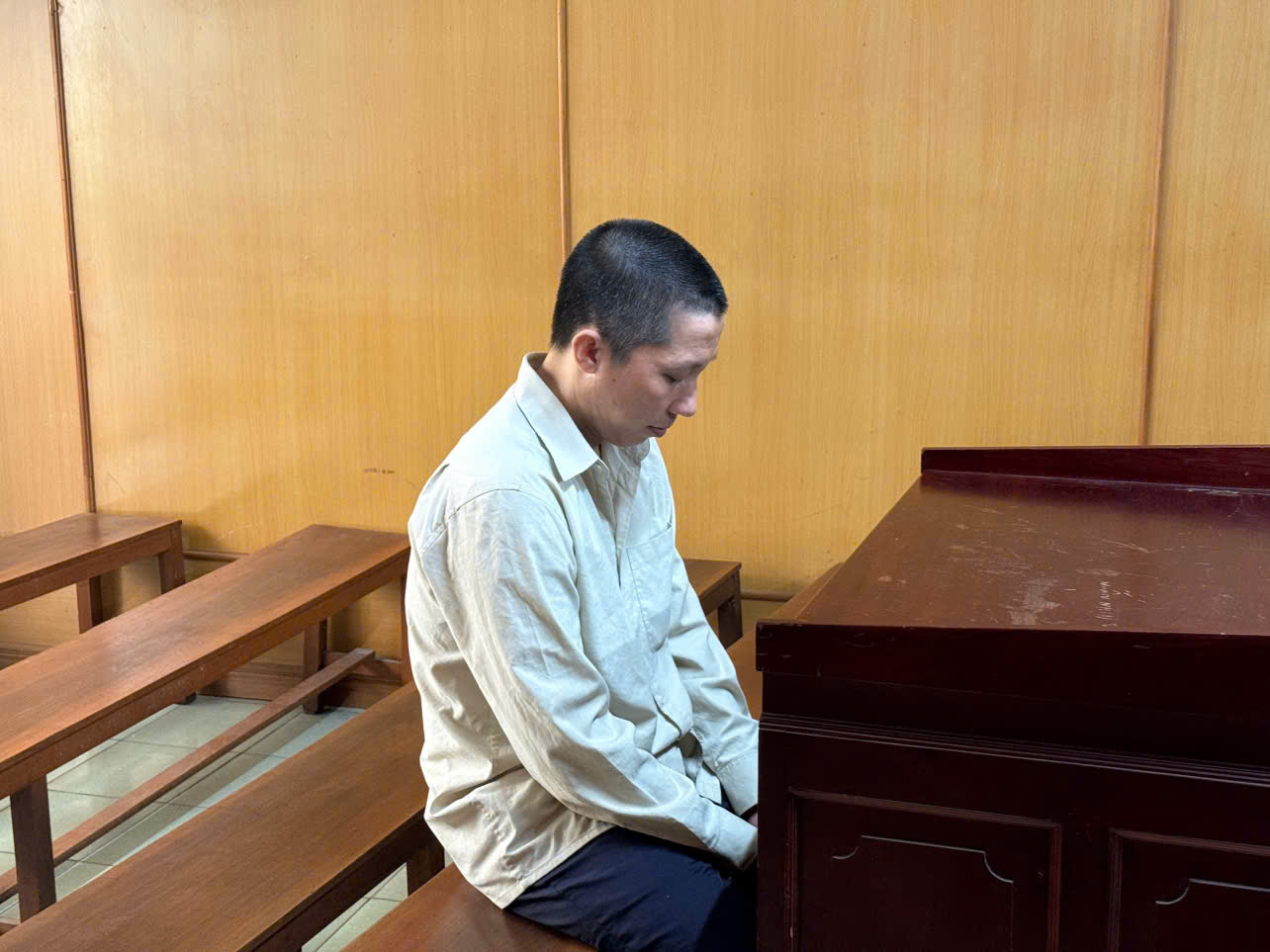 Thái độ lạnh lùng của kẻ giết người, cướp tài sản rồi phóng hỏa đốt nhà - Ảnh 1.