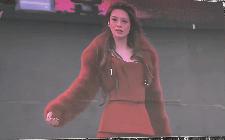 Nữ ca sĩ đình đám khiến cõi mạng "dậy sóng" với nhan sắc quyến rũ ở tuổi 36 - Ảnh 7.