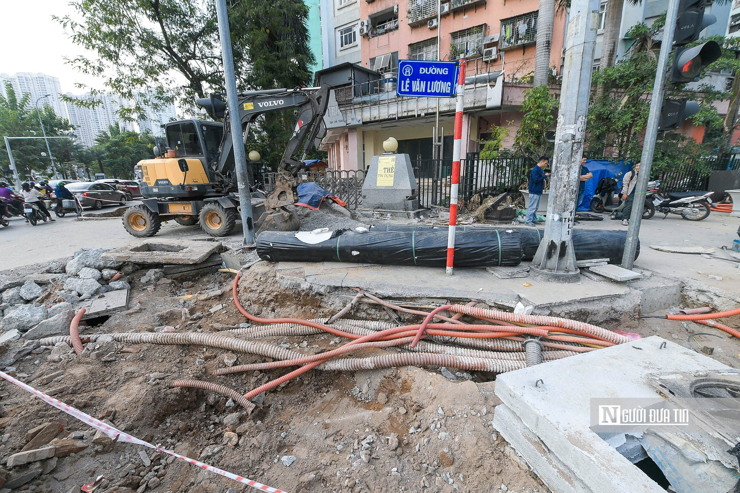 H&agrave; Nội x&eacute;n vỉa h&egrave;, mở rộng đường L&ecirc; Văn Lương- Ảnh 9.