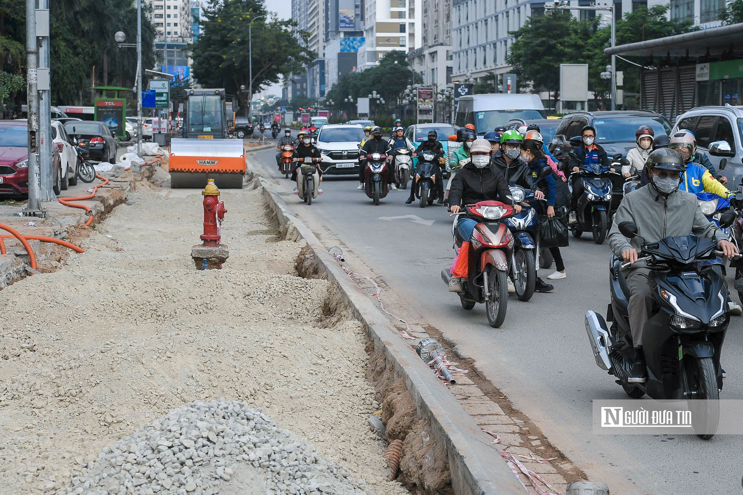 H&agrave; Nội x&eacute;n vỉa h&egrave;, mở rộng đường L&ecirc; Văn Lương- Ảnh 5.