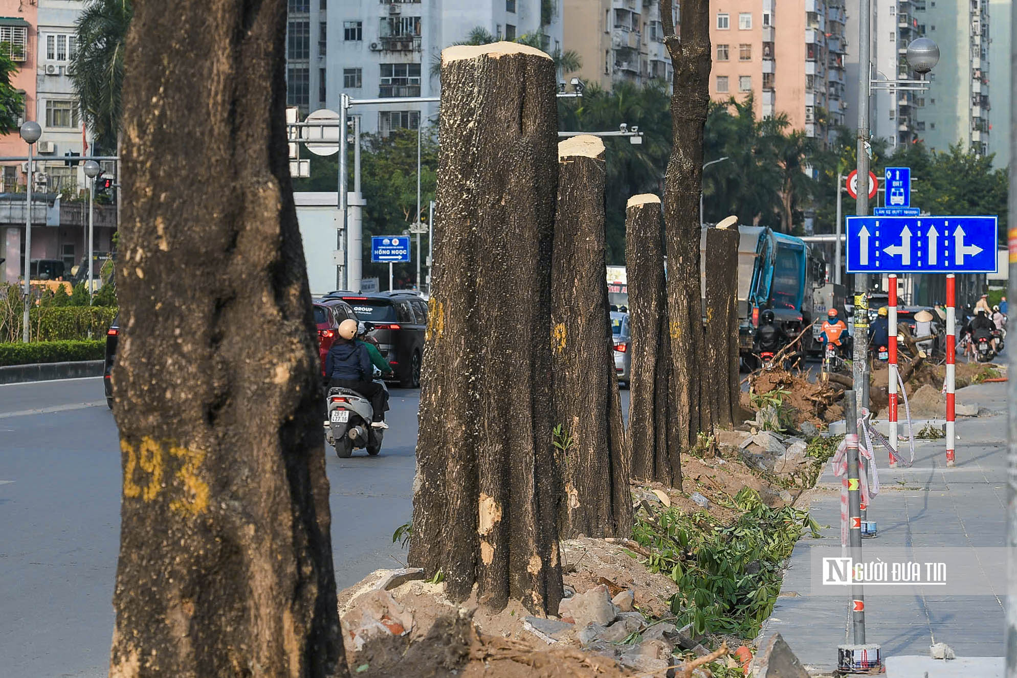 H&agrave; Nội x&eacute;n vỉa h&egrave;, mở rộng đường L&ecirc; Văn Lương- Ảnh 4.