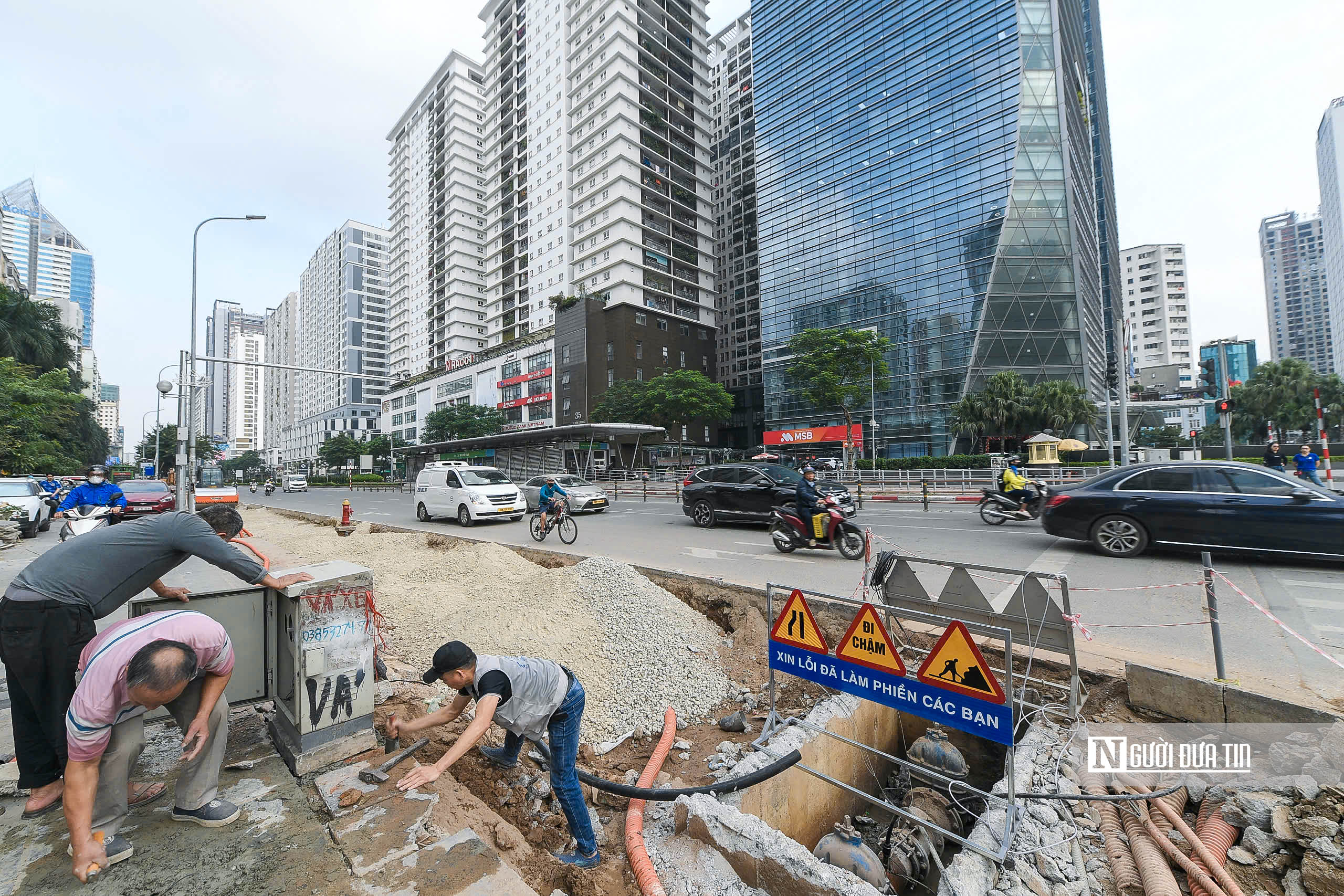 H&agrave; Nội x&eacute;n vỉa h&egrave;, mở rộng đường L&ecirc; Văn Lương- Ảnh 2.