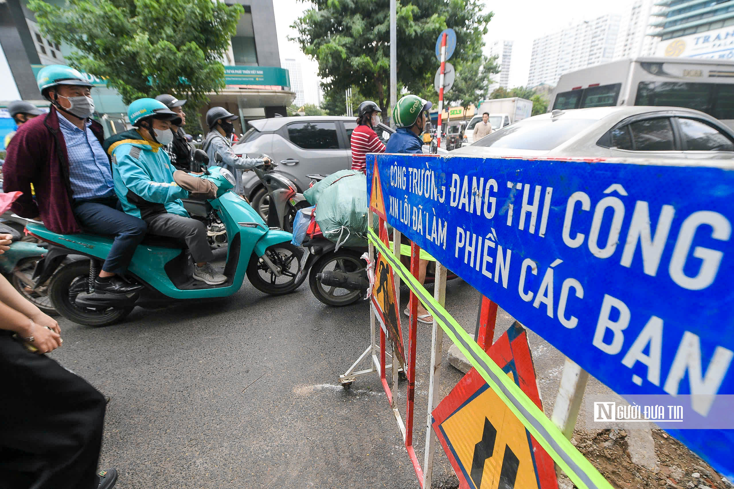 H&agrave; Nội x&eacute;n vỉa h&egrave;, mở rộng đường L&ecirc; Văn Lương- Ảnh 7.