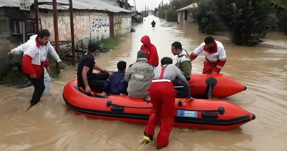 Thời tiết dị thường ở Trung Đông: Tuyết phủ sa mạc, Iran sơ tán 40.000 người- Ảnh 2.