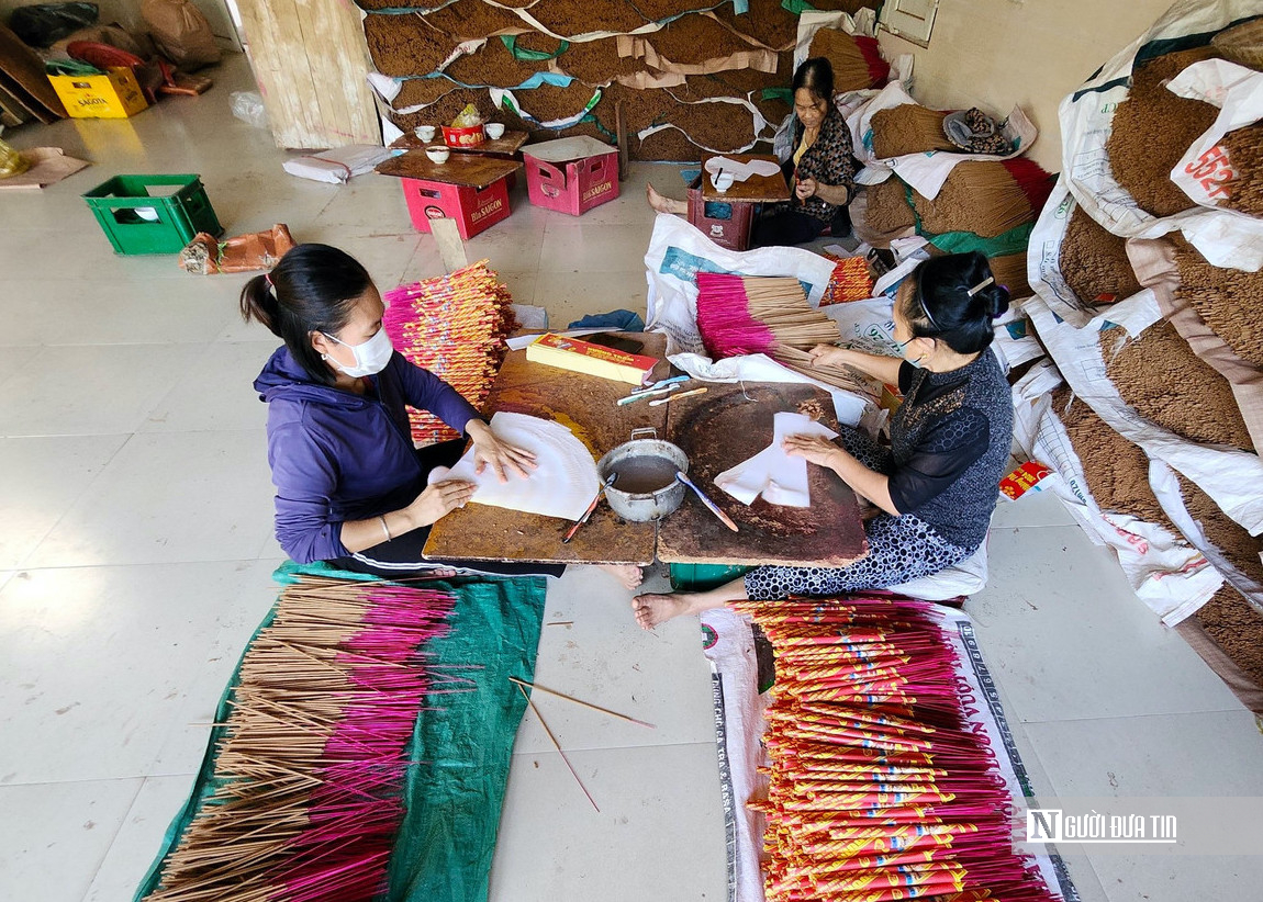 Nghệ An: L&agrave;ng nghề hương truyền thống xuất khẩu sang L&agrave;o dịp Tết- Ảnh 1.