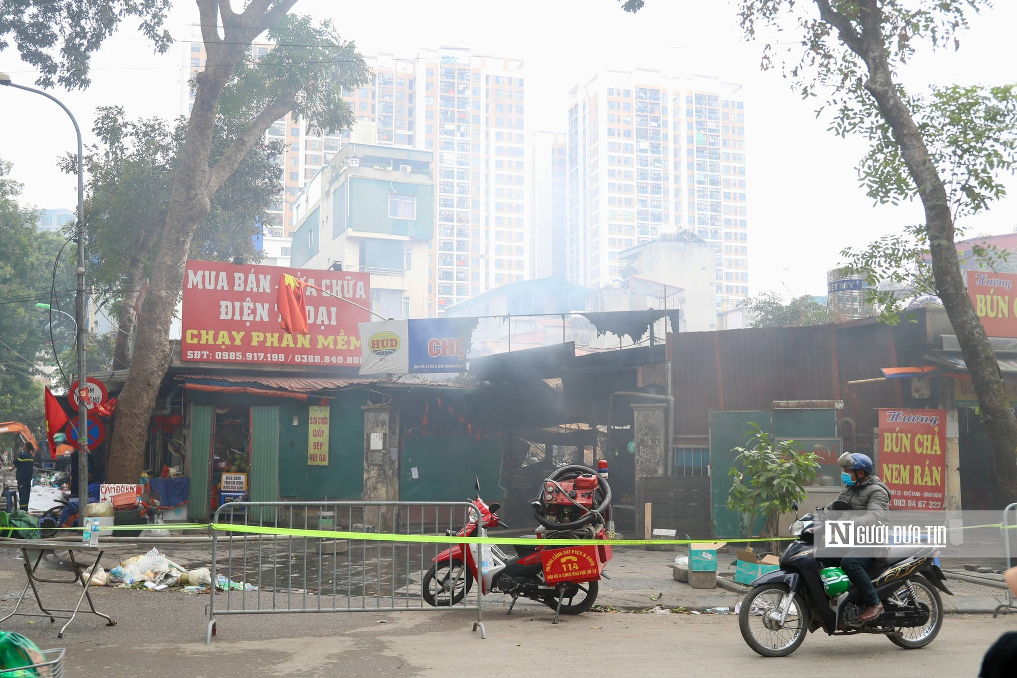 H&agrave; Nội: Hỏa hoạn thi&ecirc;u rụi chợ d&acirc;n sinh cận Tết, nhiều tiểu thương thiệt hại nặng - Ảnh 2.