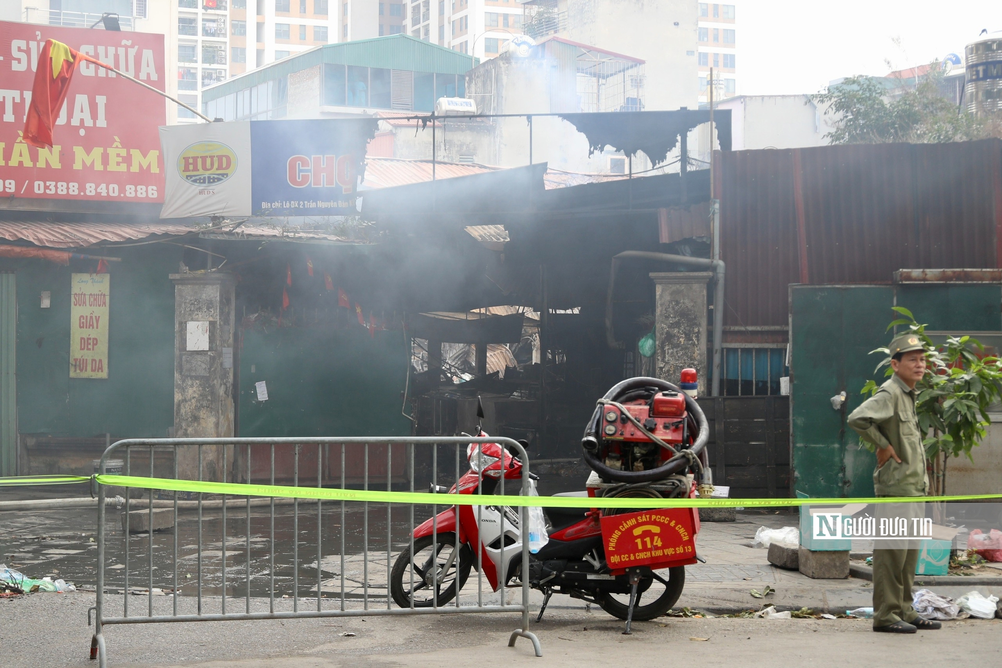 H&agrave; Nội: Hỏa hoạn thi&ecirc;u rụi chợ d&acirc;n sinh cận Tết, nhiều tiểu thương thiệt hại nặng - Ảnh 5.