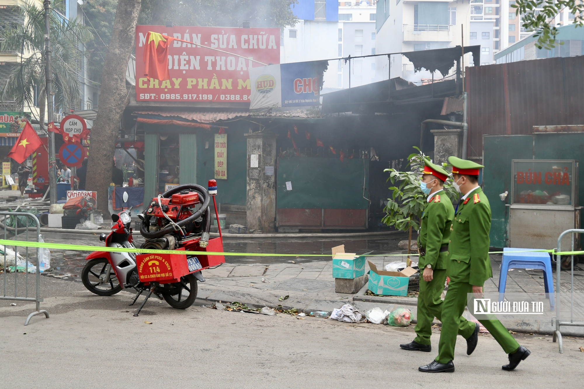 H&agrave; Nội: Hỏa hoạn thi&ecirc;u rụi chợ d&acirc;n sinh cận Tết, nhiều tiểu thương thiệt hại nặng - Ảnh 8.