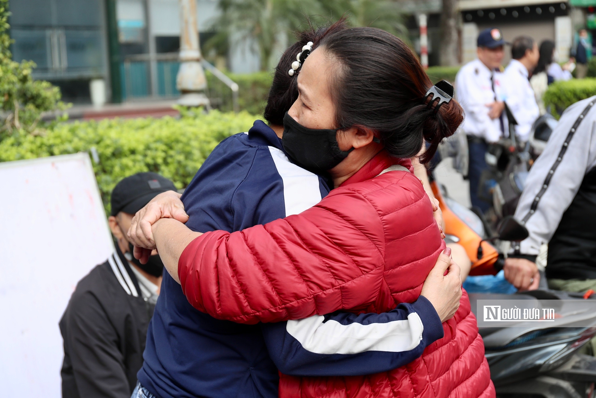 H&agrave; Nội: Hỏa hoạn thi&ecirc;u rụi chợ d&acirc;n sinh cận Tết, nhiều tiểu thương thiệt hại nặng - Ảnh 10.