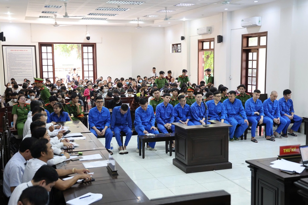 Kẻ cầm đầu d&ugrave;ng "chim mồi" lừa h&agrave;ng trăm nạn nh&acirc;n mưa "dự &aacute;n ma" chiếm đoạt 255 tỷ đồng lĩnh &aacute;n- Ảnh 3.