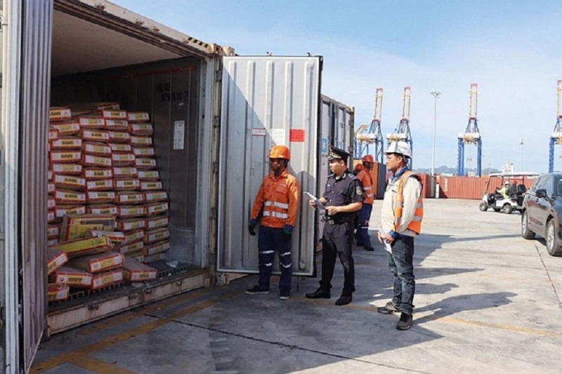 Hải quan tiếp tục đẩy mạnh cắt giảm thủ tục hành chính - Ảnh 2.