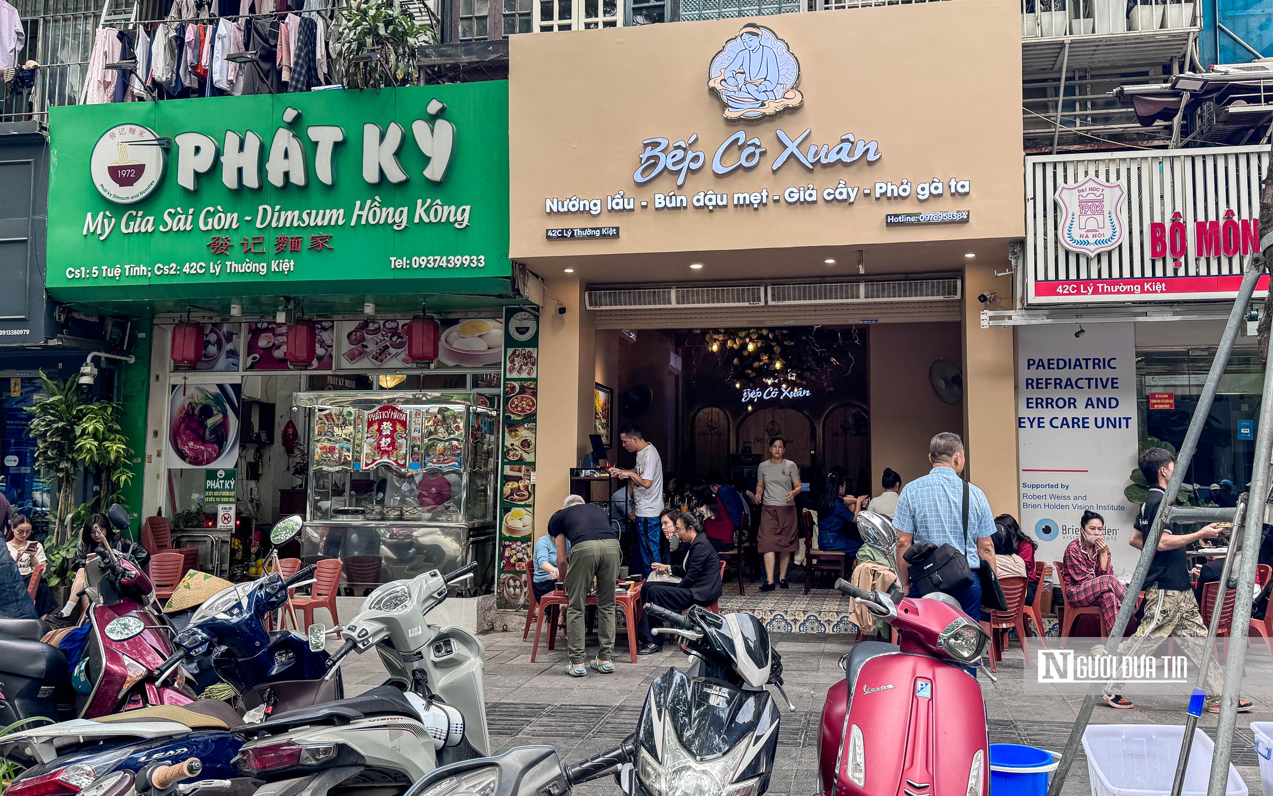 H&agrave; Nội: Vỉa h&egrave;, l&ograve;ng đường bị t&aacute;i lấn chiếm khi vắng b&oacute;ng lực lượng chức năng- Ảnh 7.