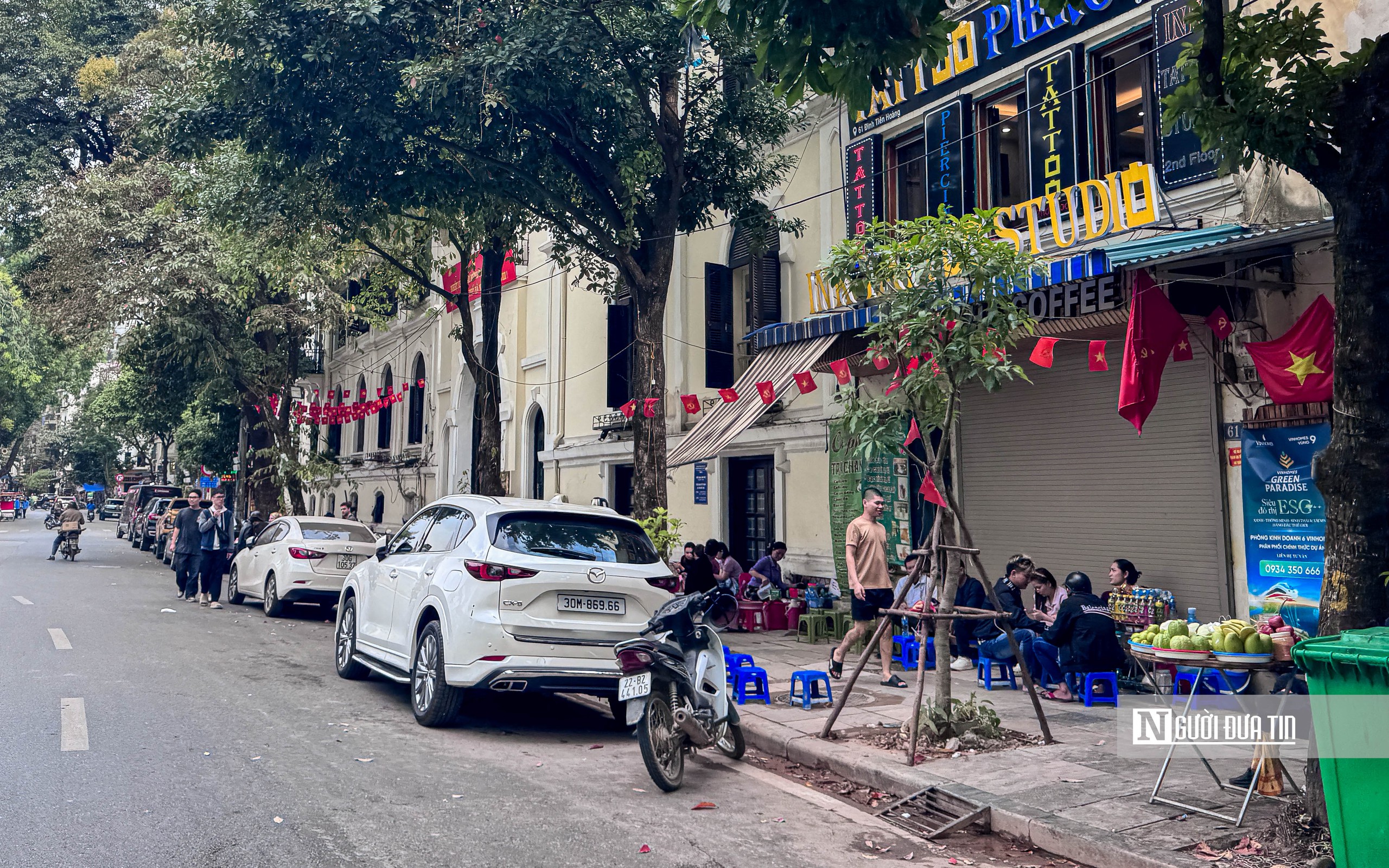 H&agrave; Nội: Vỉa h&egrave;, l&ograve;ng đường bị t&aacute;i lấn chiếm khi vắng b&oacute;ng lực lượng chức năng- Ảnh 9.