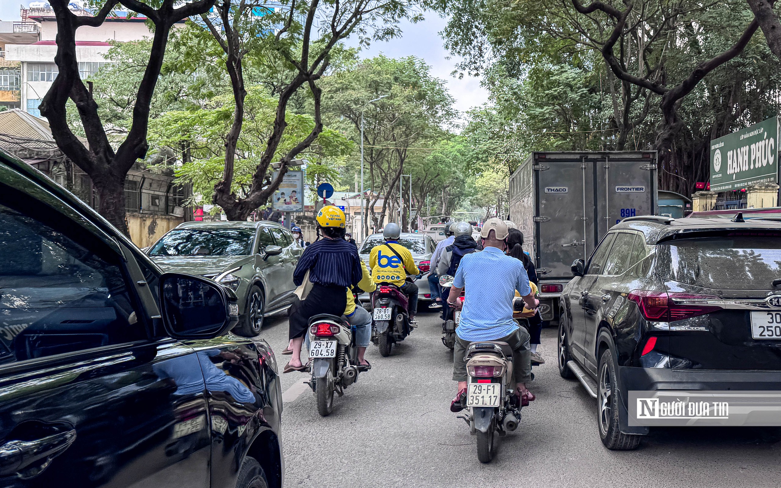 H&agrave; Nội: Vỉa h&egrave;, l&ograve;ng đường bị t&aacute;i lấn chiếm khi vắng b&oacute;ng lực lượng chức năng- Ảnh 13.