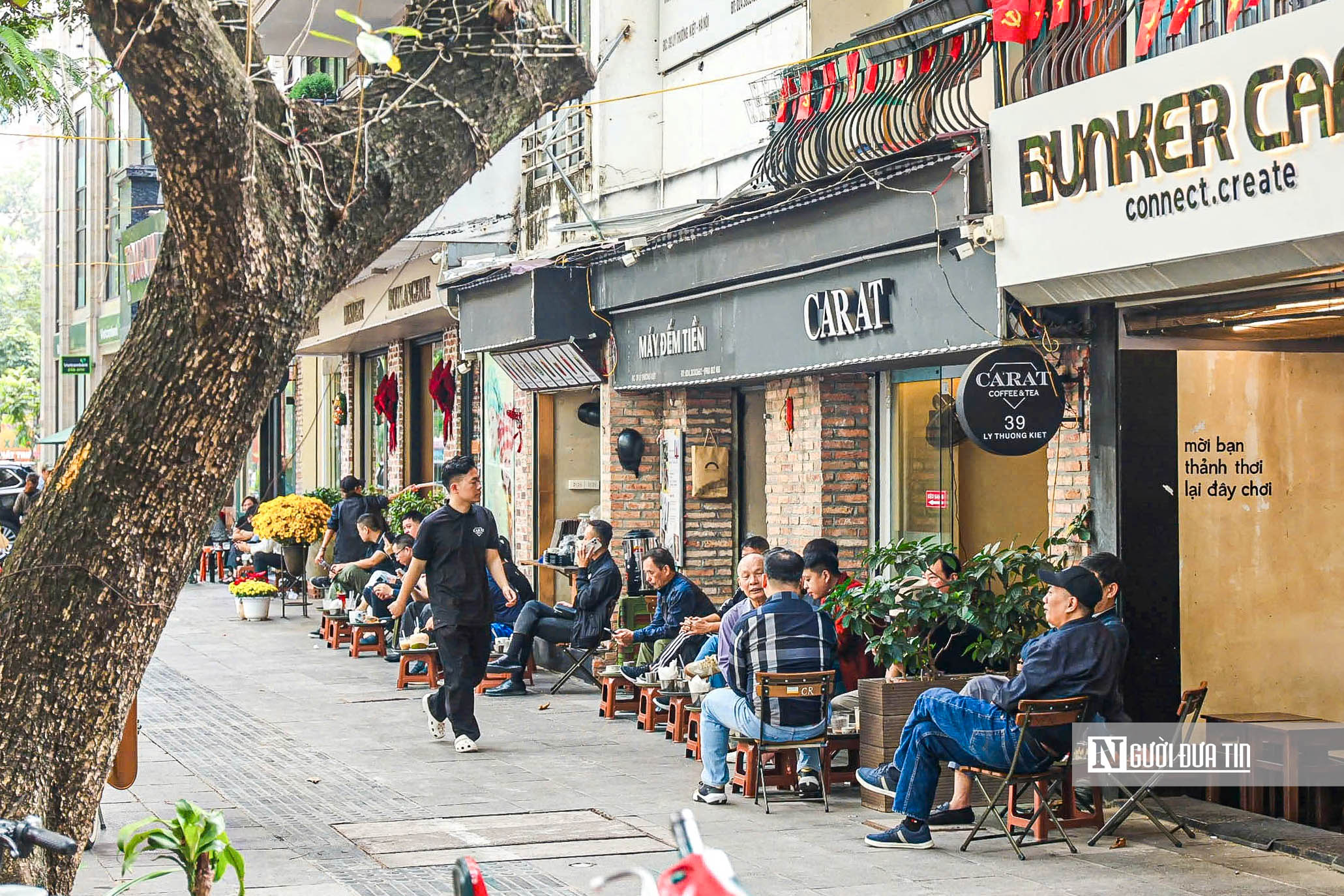 H&agrave; Nội: Vỉa h&egrave;, l&ograve;ng đường bị t&aacute;i lấn chiếm khi vắng b&oacute;ng lực lượng chức năng- Ảnh 3.