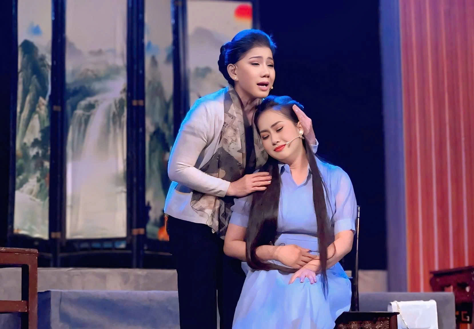 Nữ NSND Phượng Loan: Từng vượt "cửa tử" tai nạn, cuộc sống giản dị ở tuổi U60 - Ảnh 3.