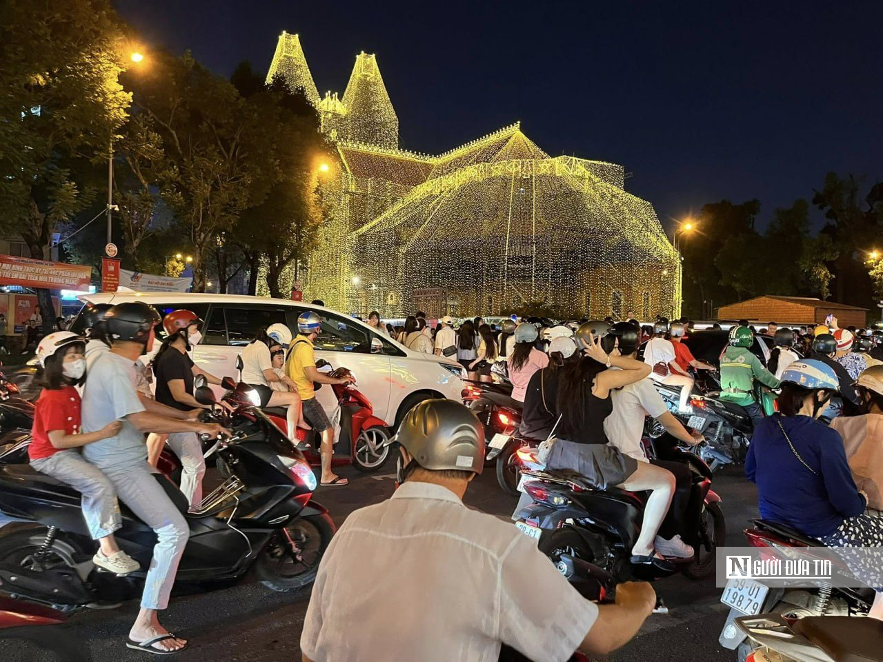 Tp.HCM lung linh sắc màu đêm giáng sinh- Ảnh 6.