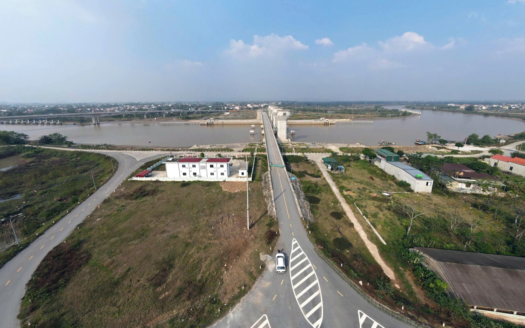 Dự &aacute;n tuyến đường sắt dừng thi c&ocirc;ng l&agrave;m ảnh hưởng đến cuộc sống của người d&acirc;n, Bộ X&acirc;y dựng n&oacute;i g&igrave;? - Ảnh 2.