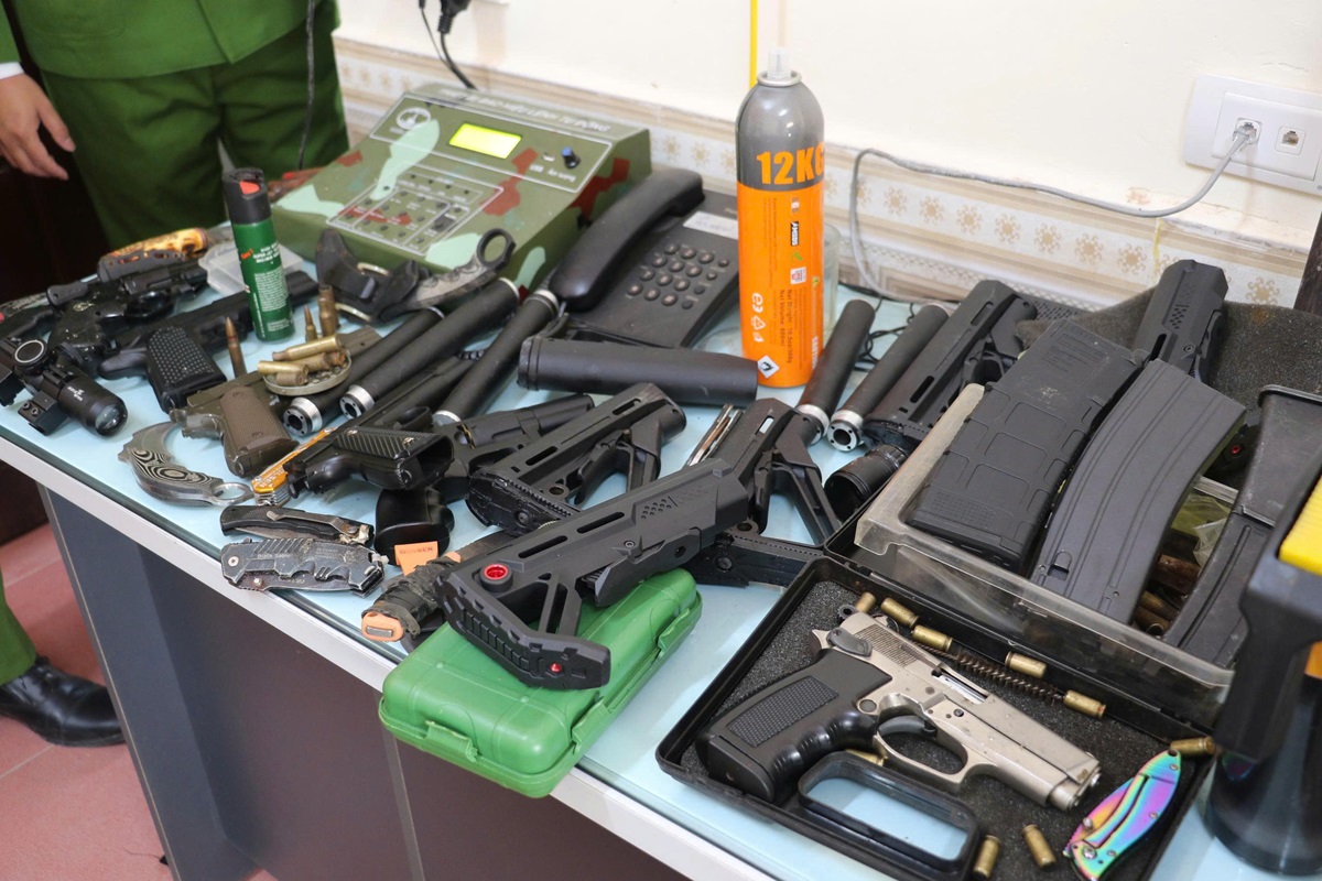 Thủ đoạn của cặp đôi cầm đầu đường dây mua bán vũ khí quân dụng lớn trên mạng- Ảnh 4.