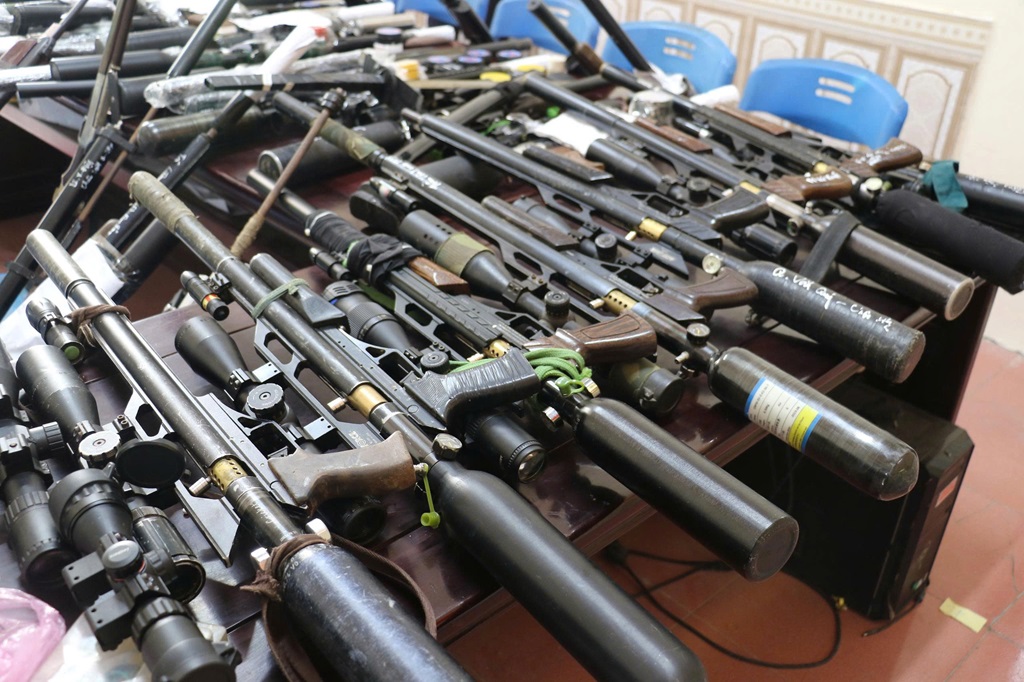 Thủ đoạn của cặp đôi cầm đầu đường dây mua bán vũ khí quân dụng lớn trên mạng- Ảnh 5.