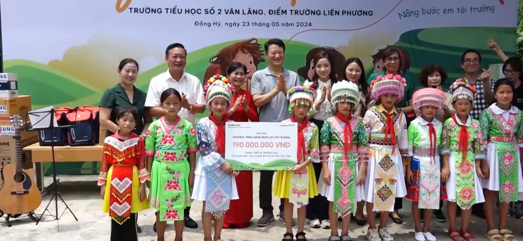 Kh&ocirc;ng chỉ hỗ trợ chi ph&iacute; học tập, chương tr&igrave;nh &ldquo;N&acirc;ng bước em tới trường&rdquo; tại Th&aacute;i Nguy&ecirc;n đang mở ra cơ hội tiếp cận tri thức số cho h&agrave;ng chục ngh&igrave;n học sinh ngh&egrave;o. - Ảnh 2.