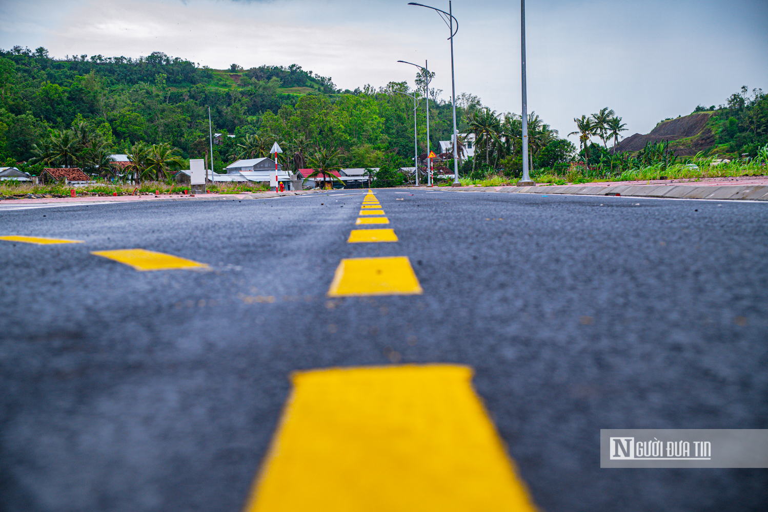 Ch&ugrave;m ảnh: Vượt kh&oacute; mặt bằng, đẩy tiến độ h&igrave;nh h&agrave;i đường ven biển Đ&ocirc;ng Đắk Lắk- Ảnh 18.