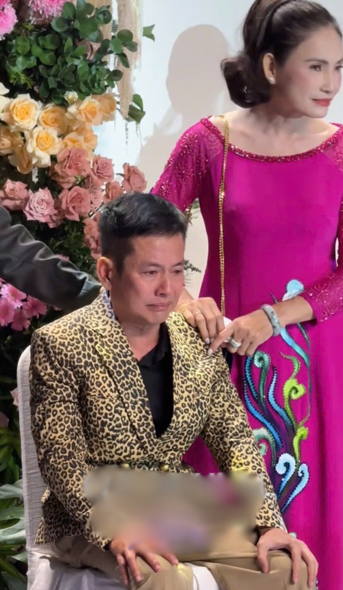 Nghệ sĩ Tấn Beo xuất hiện hạnh phúc trong đám cưới con trai - Ảnh 3.