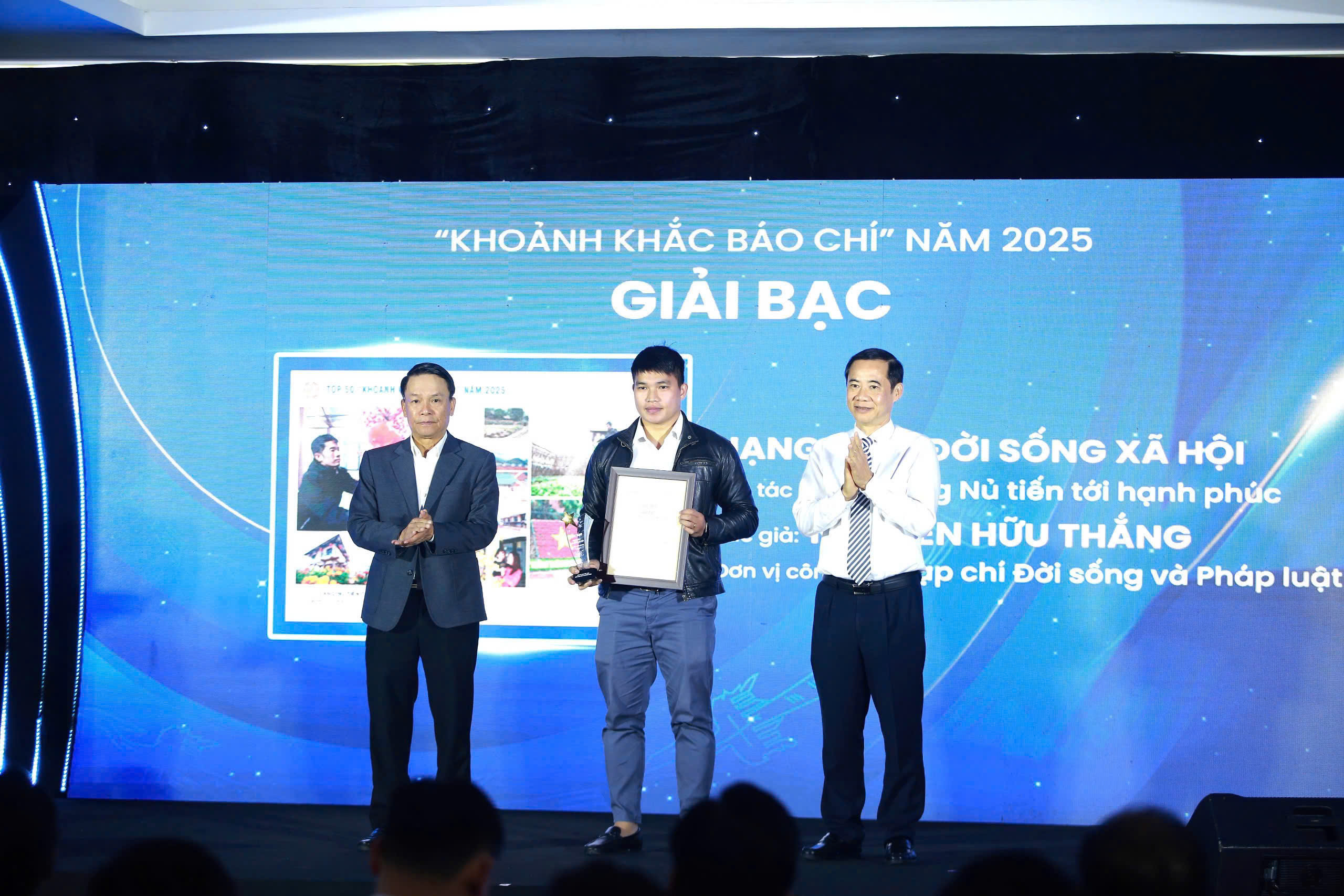 Tạp chí Đời sống & Pháp luật đoạt giải Bạc "Khoảnh khắc Báo chí"- Ảnh 2.