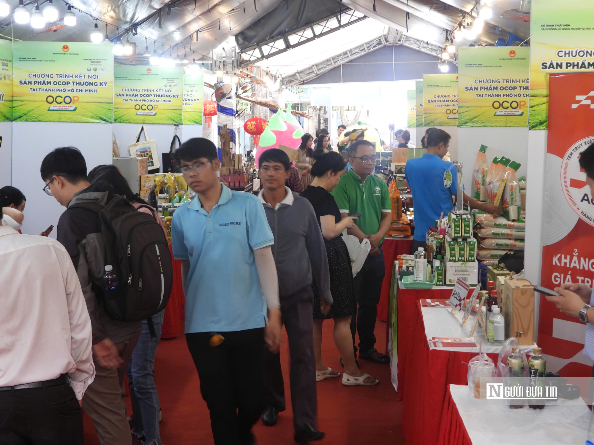 Để sản phẩm OCOP kh&ocirc;ng chỉ l&agrave; "h&agrave;ng trưng b&agrave;y" tại hội chợ- Ảnh 1.