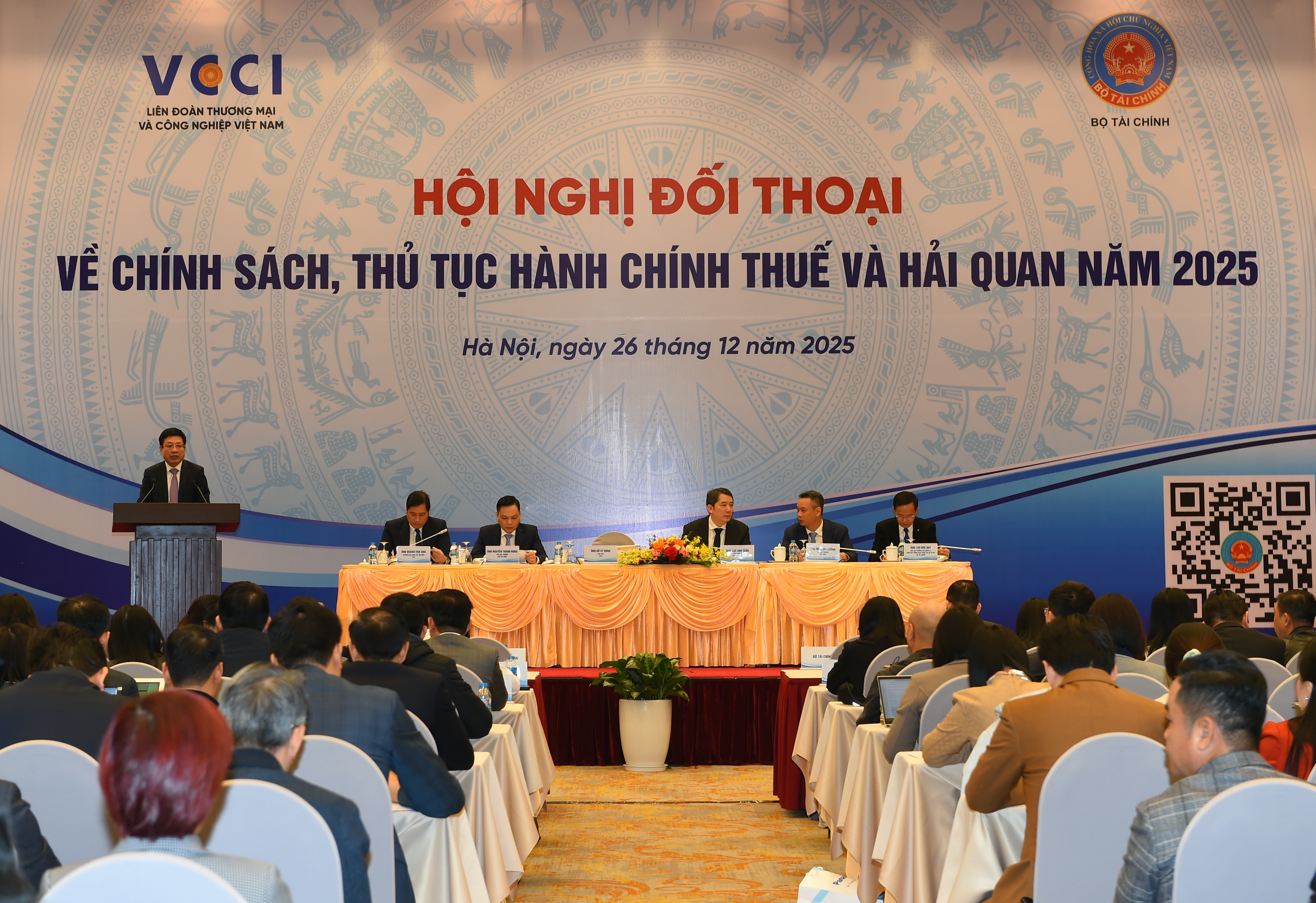 Hỗ trợ hơn 241.000 tỷ đồng thuế, phí cho doanh nghiệp và người dân - Ảnh 2.