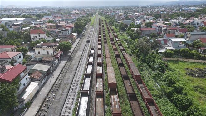 Dự án tuyến đường sắt dừng thi công làm ảnh hưởng đến cuộc sống của người dân, Bộ Xây dựng nói gì?- Ảnh 1.