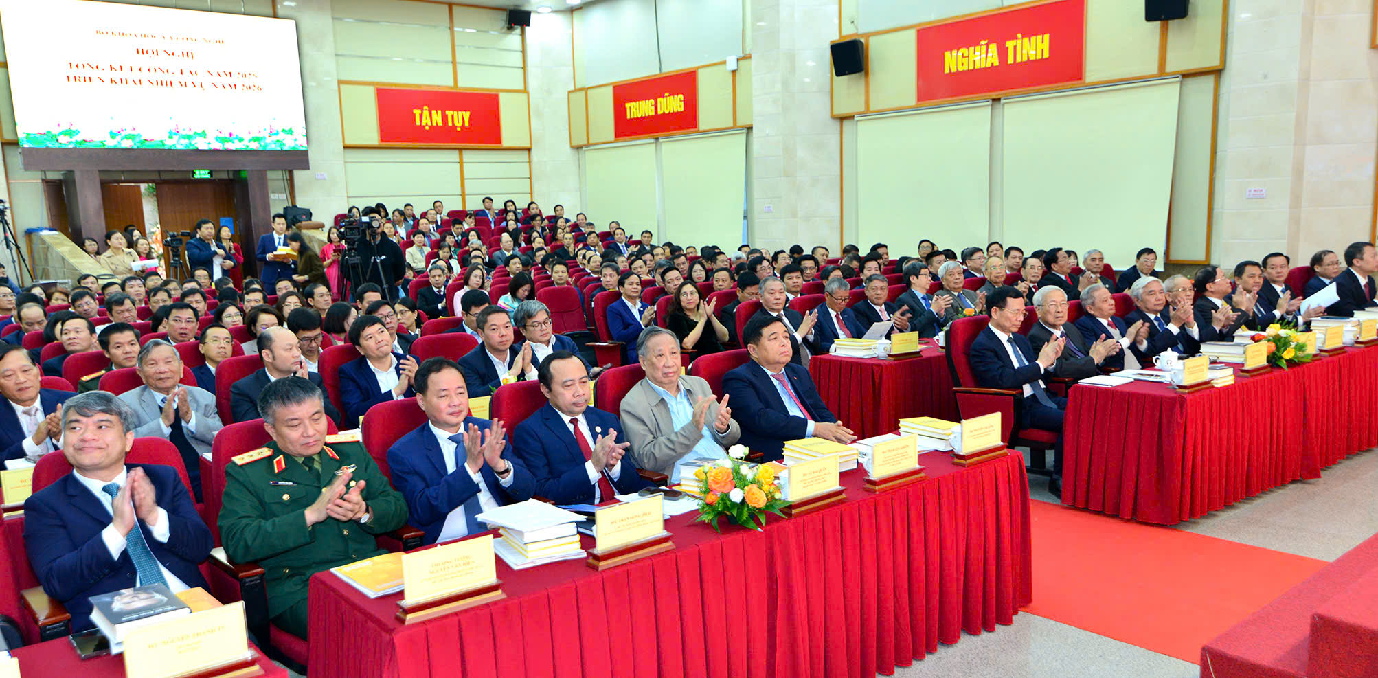 Bộ trưởng KHCN: Đổi mới sáng tạo là để nối "cái trên trời" với "cái dưới đất" - Ảnh 2.