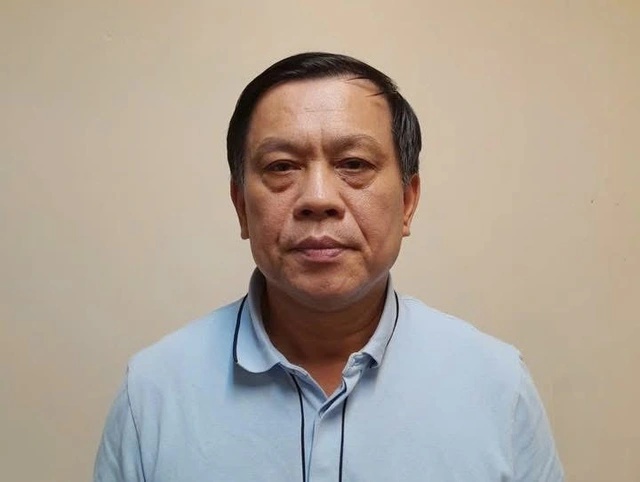 Sấp phong b&igrave; hối lộ "chưa kịp mở" trong ph&ograve;ng l&agrave;m việc cựu Thứ trưởng - Ảnh 1.