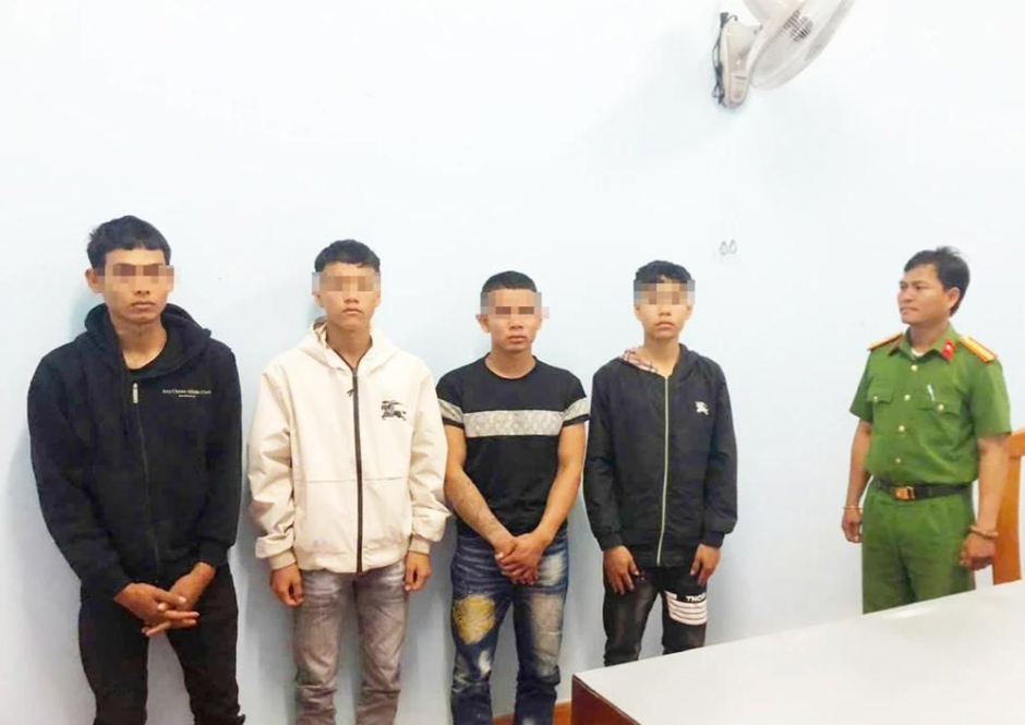 Bắt 4 đối tượng  - Ảnh 1.