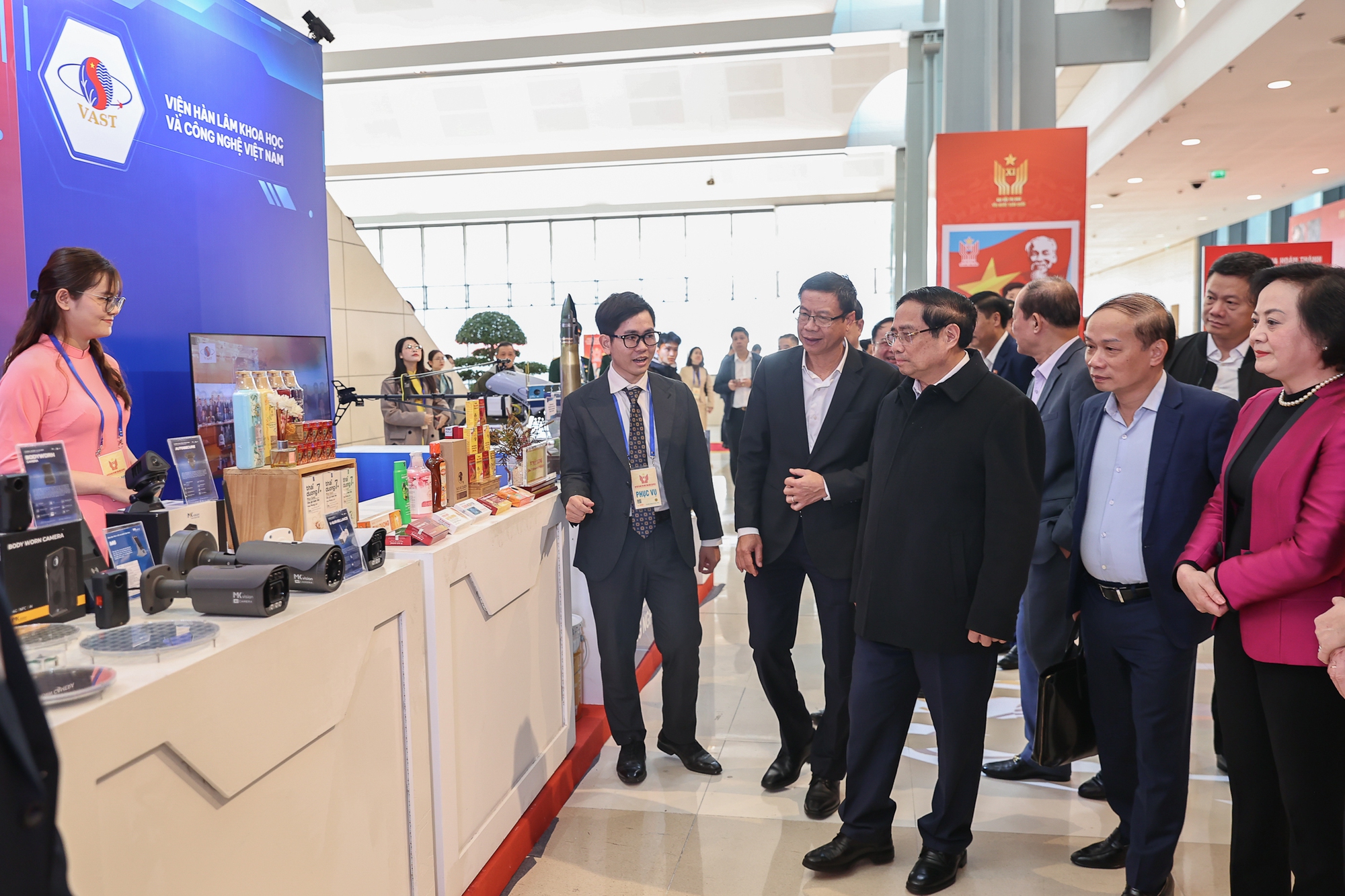 Thủ tướng kiểm tra công tác chuẩn bị Đại hội Thi đua yêu nước toàn quốc lần thứ XI - Ảnh 3.