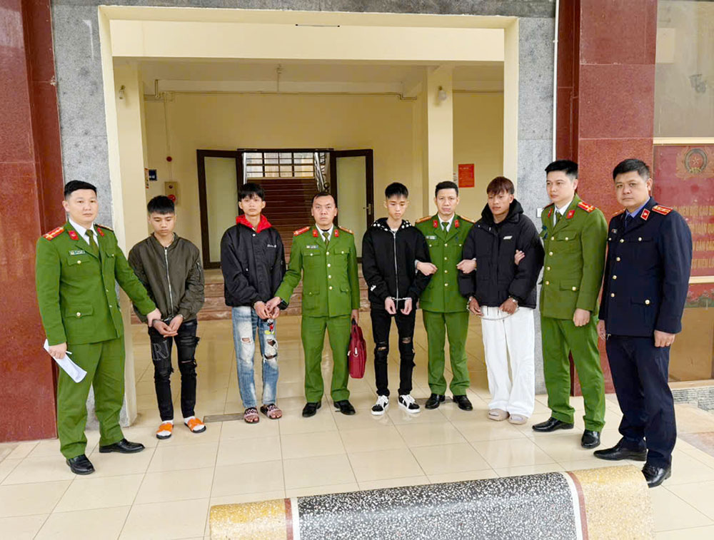 Đánh người gây thương tích do mâu thuẫn, 4 đối tượng bị khởi tố- Ảnh 1.