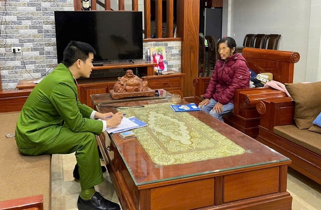 Người phụ nữ suýt bị lừa vì tin lời "nhân viên viễn thông" rởm- Ảnh 1.