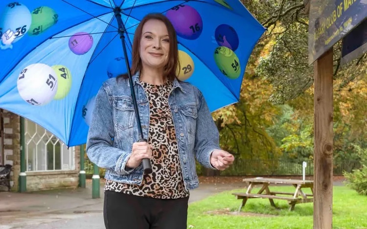 Vệ tinh của NASA đ&atilde; chụp được một bức ảnh kinh ho&agrave;ng về một trận s&oacute;ng thần khổng lồ - Ảnh 2.