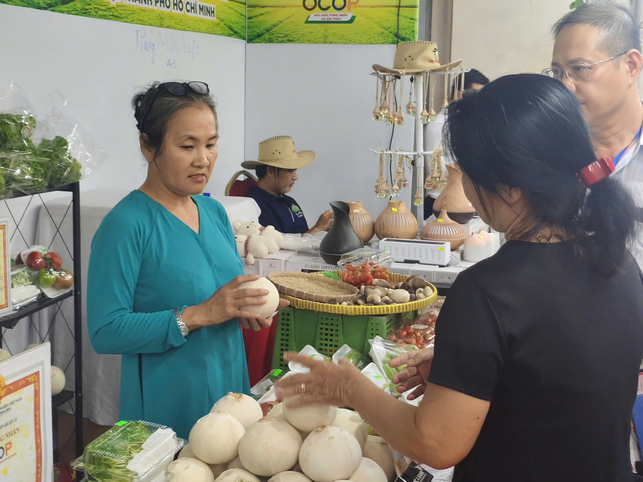 Để sản phẩm OCOP không chỉ là "hàng trưng bày" tại hội chợ- Ảnh 2.