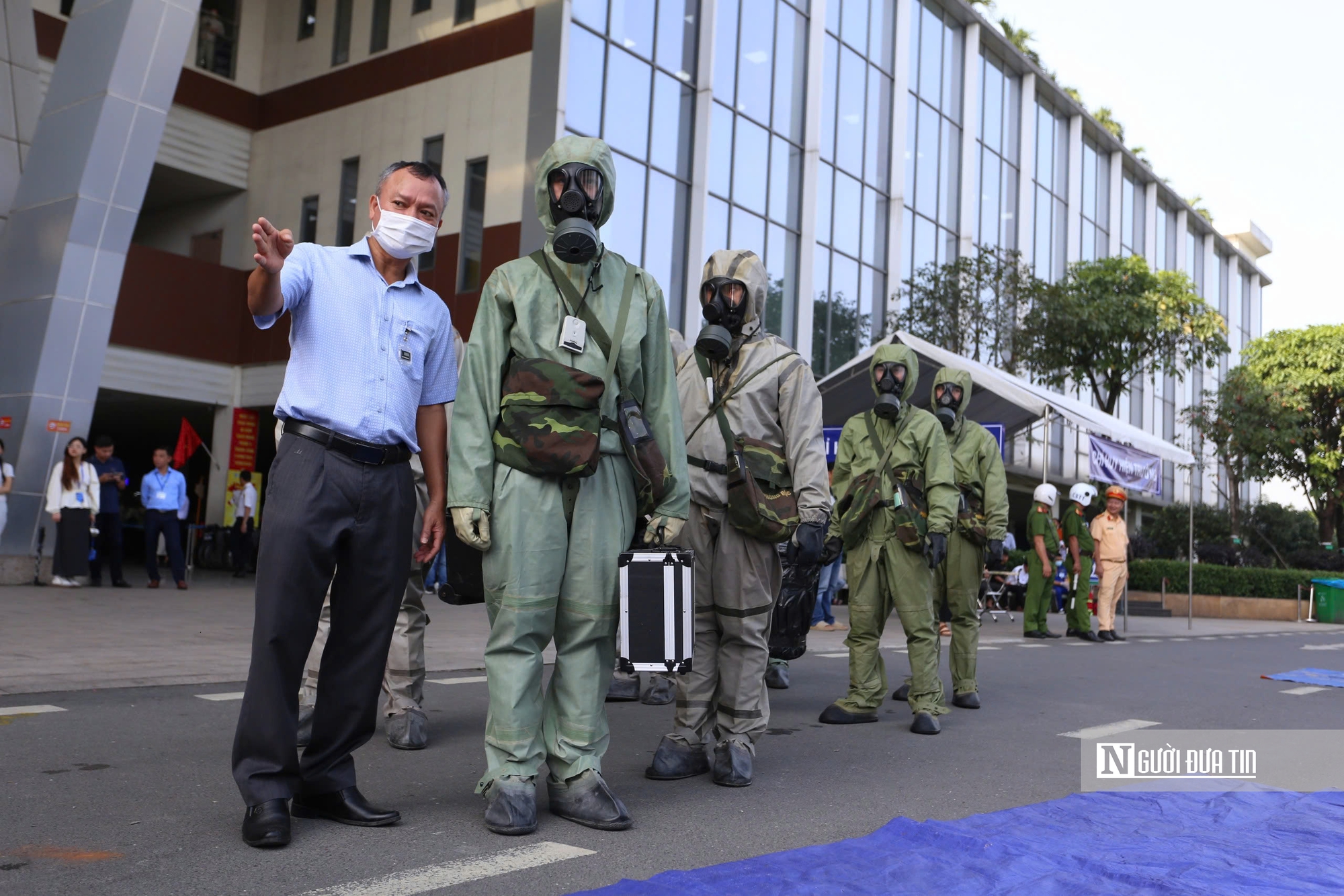 Những khoảnh khắc ch&acirc;n thực trong buổi diễn tập ứng ph&oacute; sự cố ph&oacute;ng xạ ở Tp.HCM- Ảnh 1.