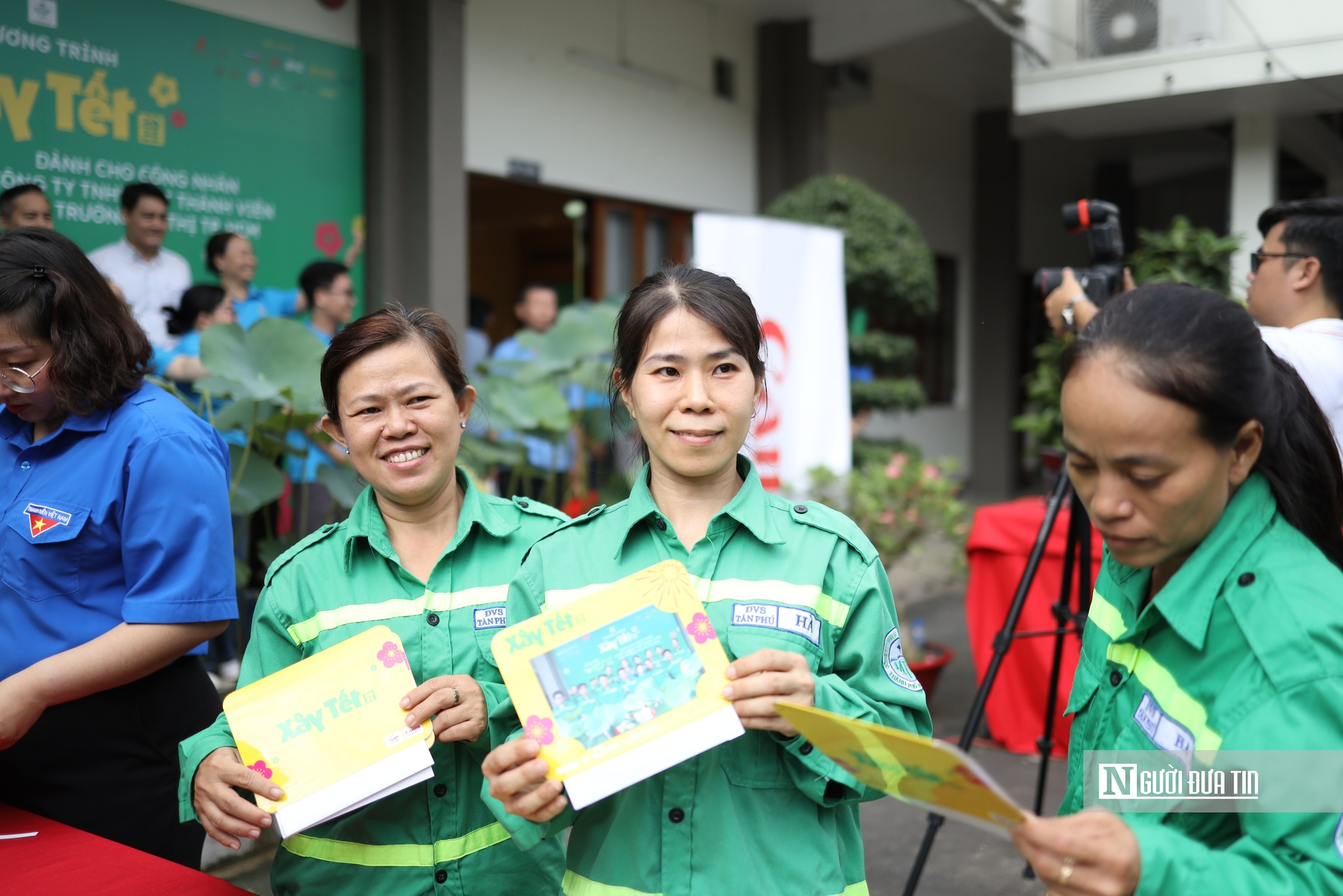 Tết đến sớm với những người l&agrave;m việc thầm lặng- Ảnh 4.