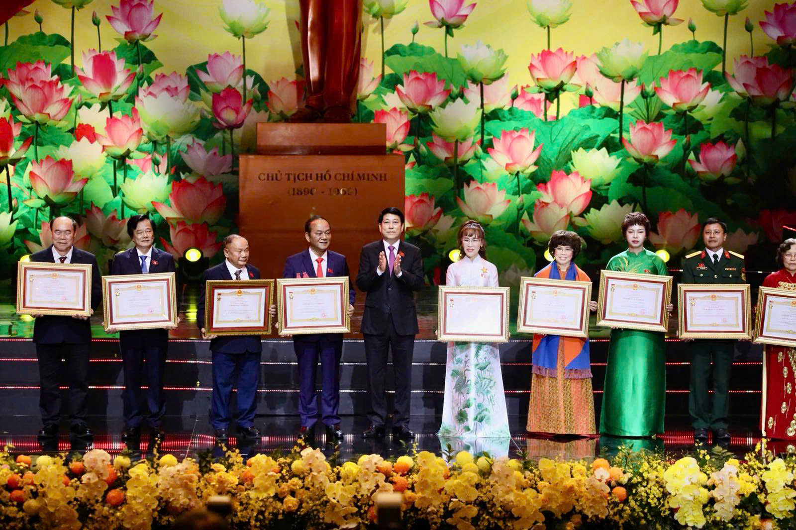 17 tập thể, cá nhân nhận danh hiệu Anh hùng Lao động, Anh hùng lực lượng vũ trang- Ảnh 1.