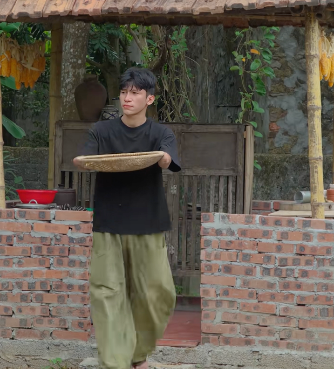 Chàng trai genZ mồ côi, gặp biến cố mất 2 tay, truyền thông điệp tích cực qua từng video- Ảnh 9.