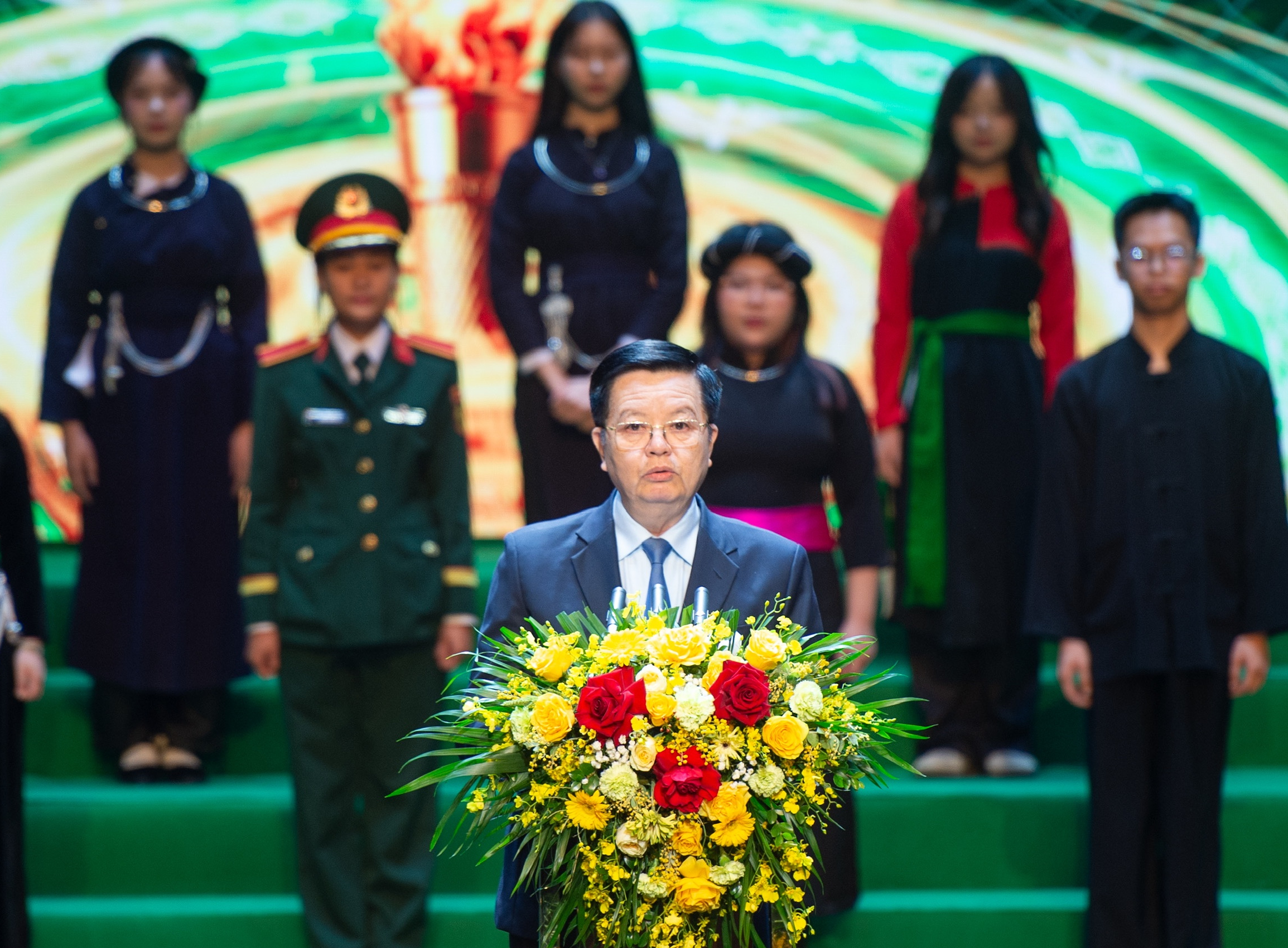 Từ bản làng xa xôi đến ước mơ vươn ra biển lớn- Ảnh 1.