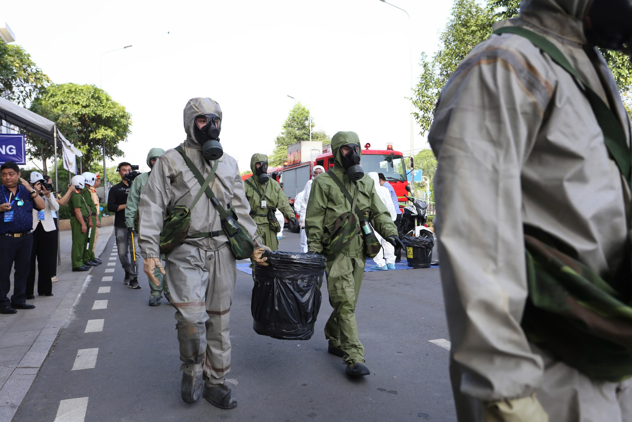 Những khoảnh khắc ch&acirc;n thực trong buổi diễn tập ứng ph&oacute; sự cố ph&oacute;ng xạ ở Tp.HCM- Ảnh 8.