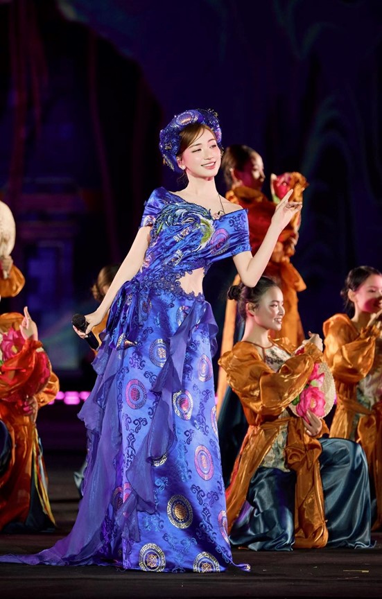 Nữ ca sĩ H&ograve;a Minzy th&ocirc;ng b&aacute;o tin vui lớn nhất sự nghiệp - Ảnh 5.