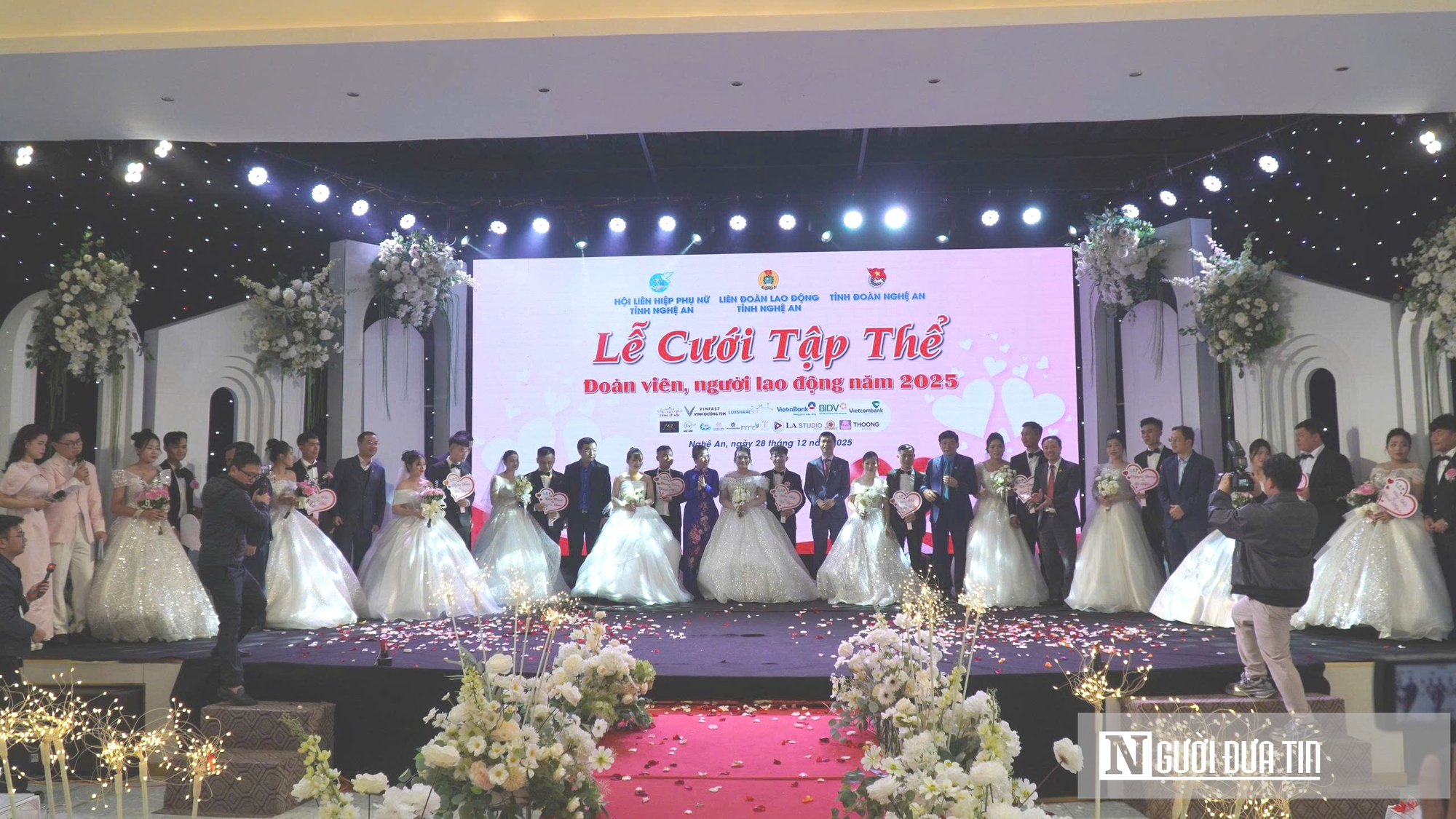 X&uacute;c động lễ cưới tập thể  d&agrave;nh tặng 11 cặp đ&ocirc;i c&ocirc;ng nh&acirc;n ở Nghệ An - Ảnh 7.