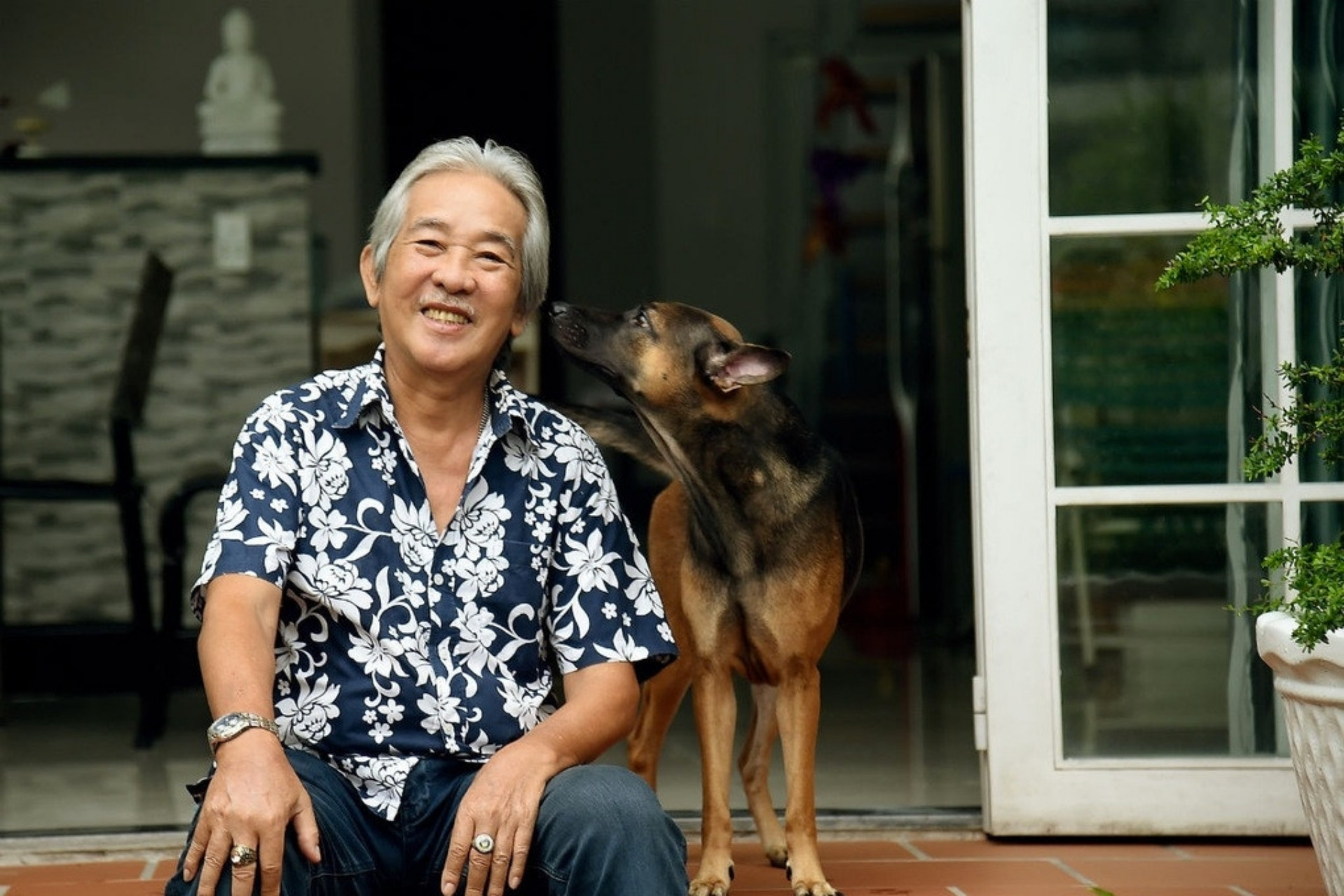 Hôn nhân 45 năm viên mãn bên người vợ kín tiếng của nghệ sĩ Tấn Thi - Ảnh 3.