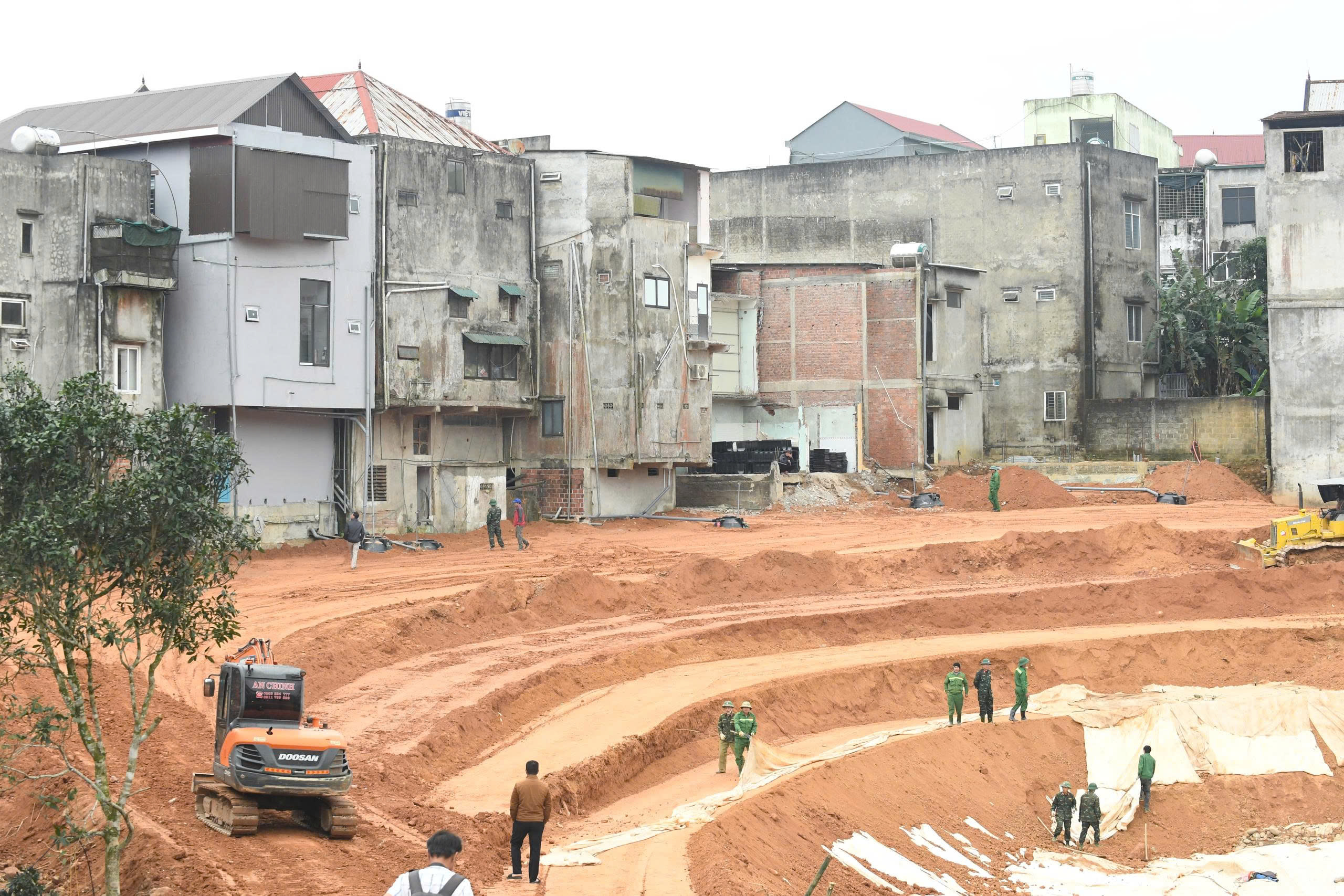 Cận cảnh kè chống sạt lở thần tốc cho 12 hộ dân ở Khe Sanh - Ảnh 1.